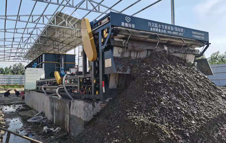 帶式壓濾機(jī)處理出來(lái)的干泥可以進(jìn)行堆肥發(fā)酵